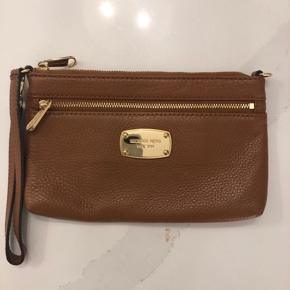 Barely used Michael Kors wristlet/clutch. Great condition.